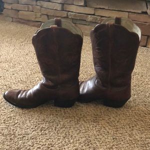 Women’s Ariat boots